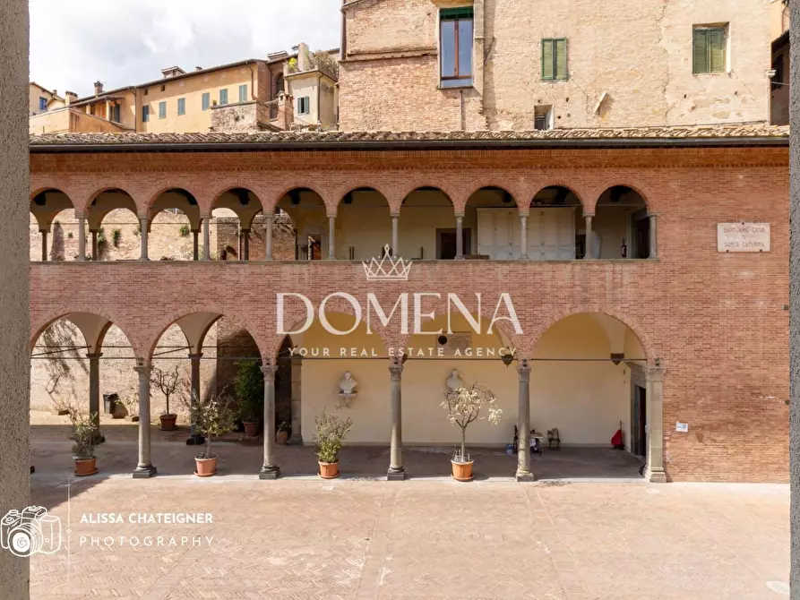 Immagine 18 di Appartamento in vendita  a Siena