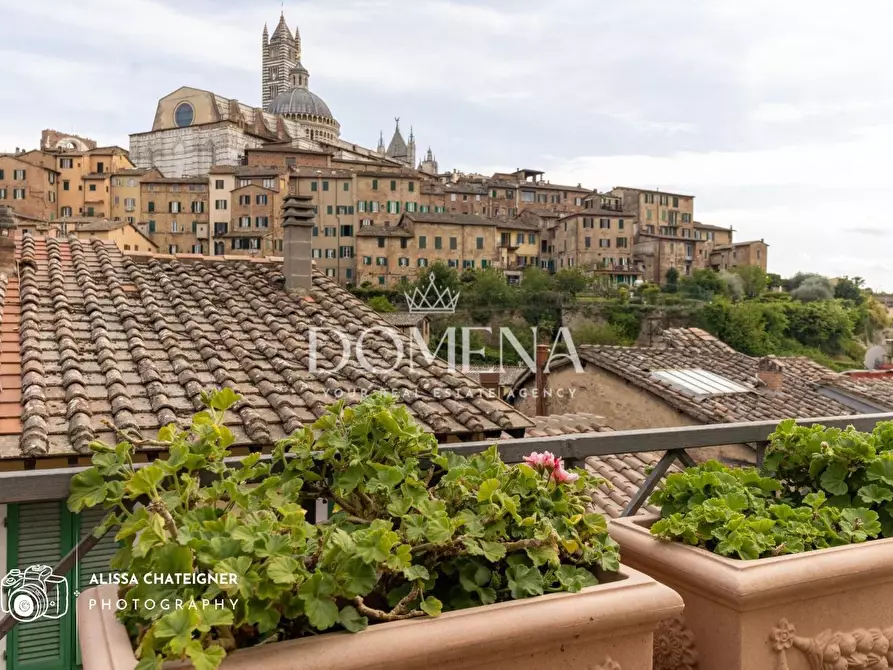 Immagine 1 di Appartamento in vendita  a Siena