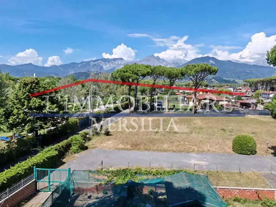 Immagine 47 di Appartamento in vendita  a Massa