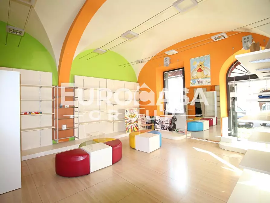 Immagine 1 di Locale commerciale in vendita  a San Giuliano Terme