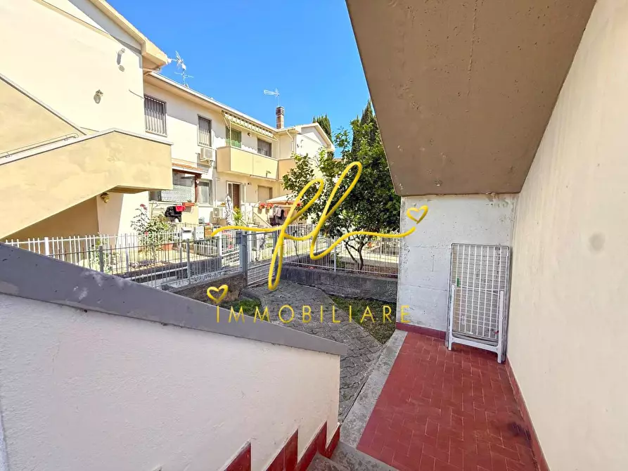Immagine 2 di Appartamento in vendita  a Cecina