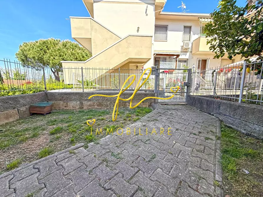 Immagine 1 di Appartamento in vendita  a Cecina