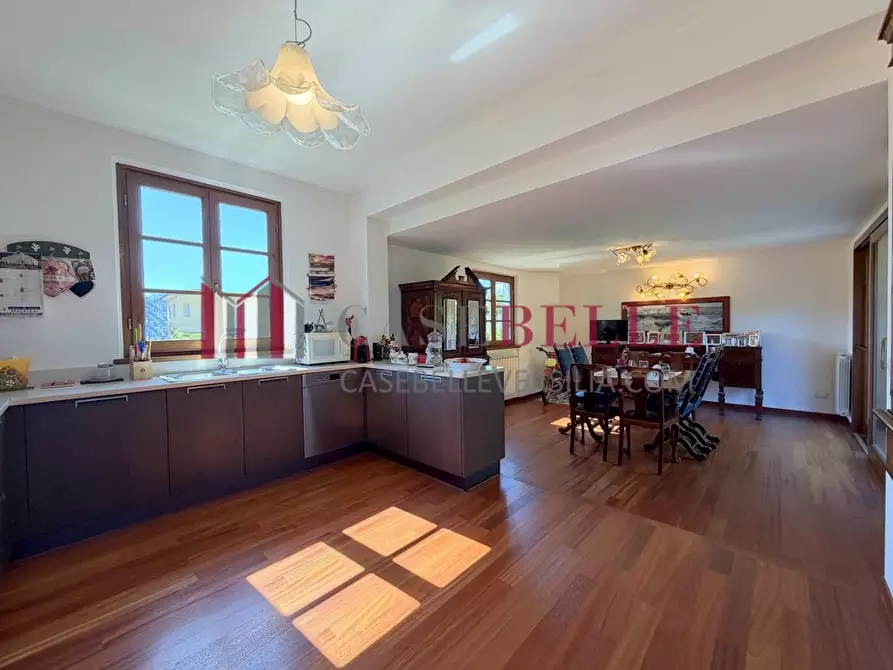 Immagine 17 di Casa indipendente in vendita  a Camaiore