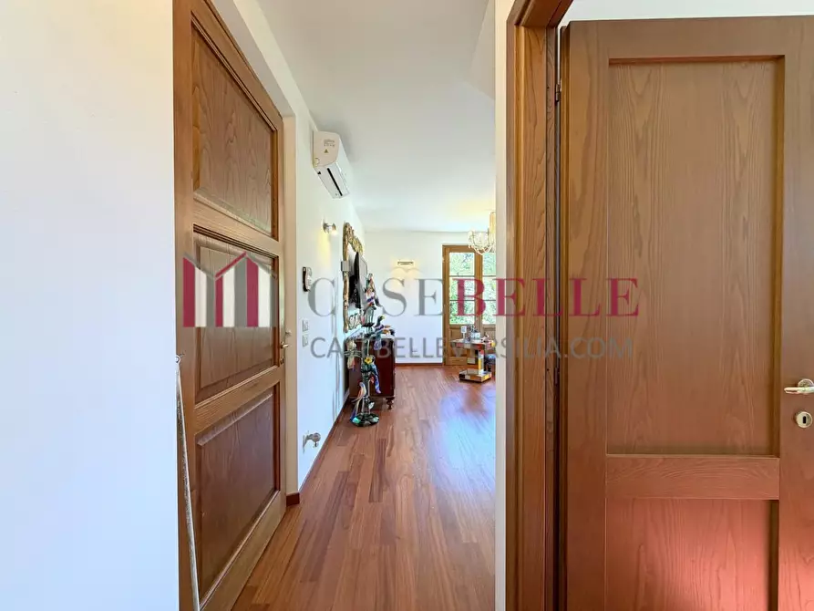 Immagine 11 di Casa indipendente in vendita  a Camaiore