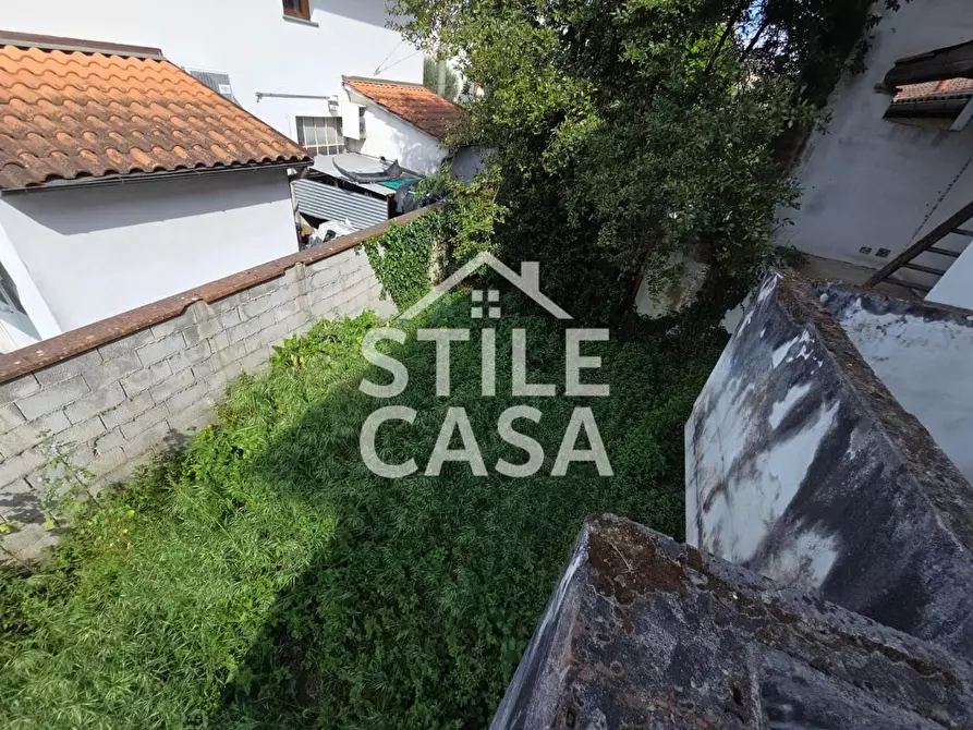 Immagine 8 di Casa semindipendente in vendita  a Lucca