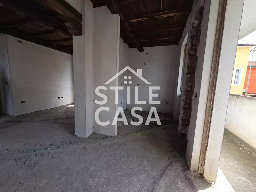 Immagine 12 di Casa semindipendente in vendita  a Lucca
