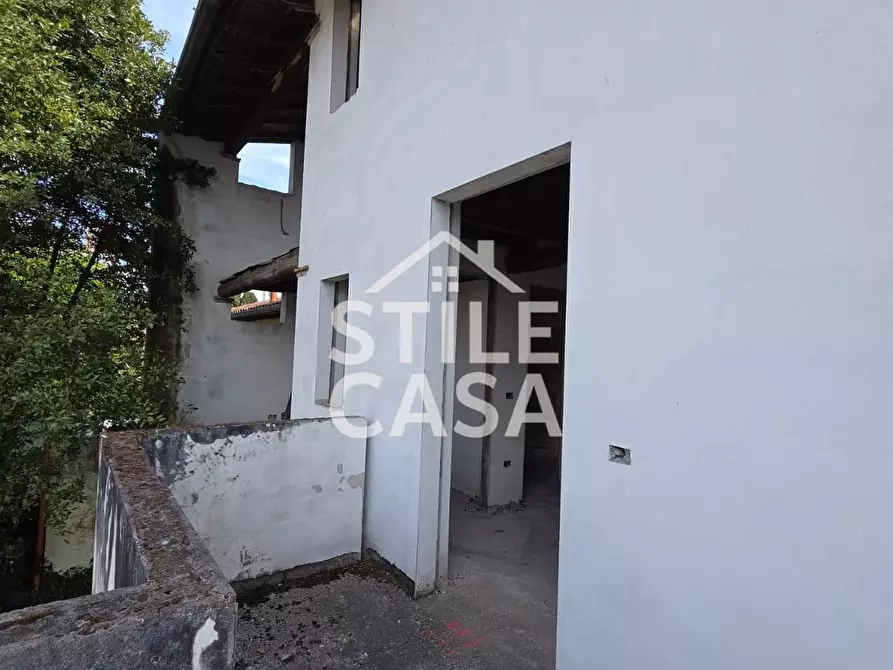 Immagine 1 di Casa semindipendente in vendita  a Lucca