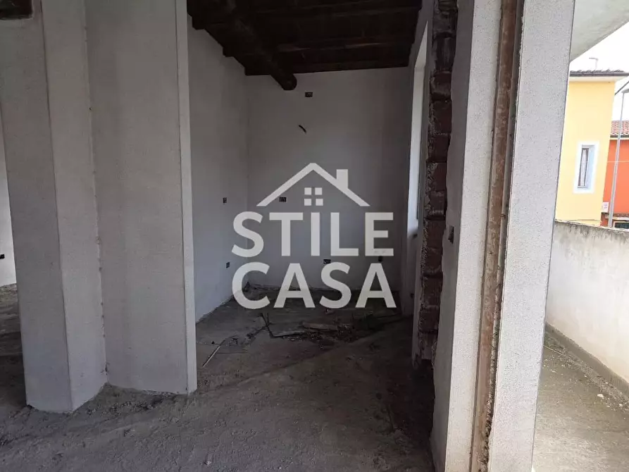 Immagine 13 di Casa semindipendente in vendita  a Lucca