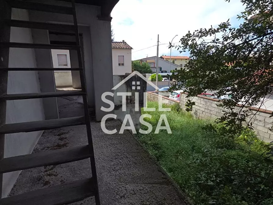 Immagine 10 di Casa semindipendente in vendita  a Lucca
