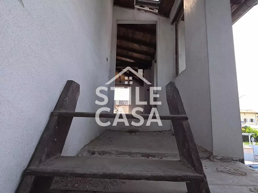 Immagine 20 di Casa semindipendente in vendita  a Lucca