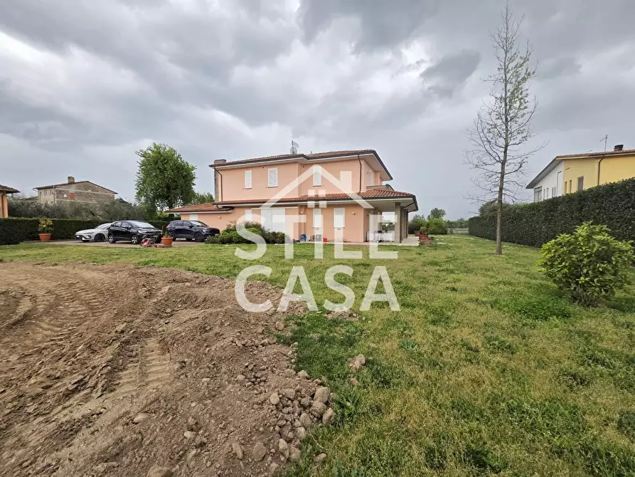 Immagine 48 di Villa in vendita  a Capannori