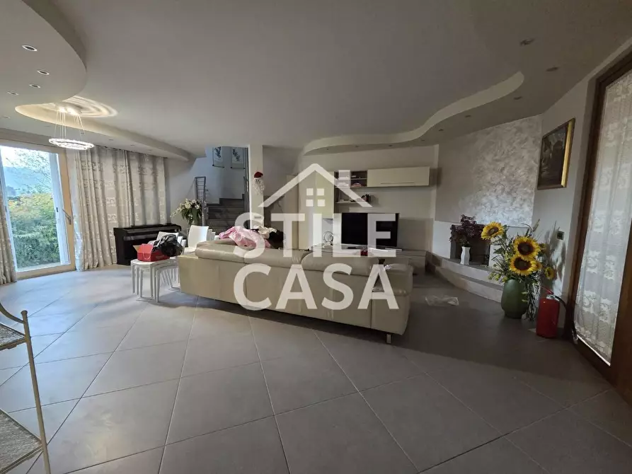 Immagine 50 di Villa in vendita  a Capannori