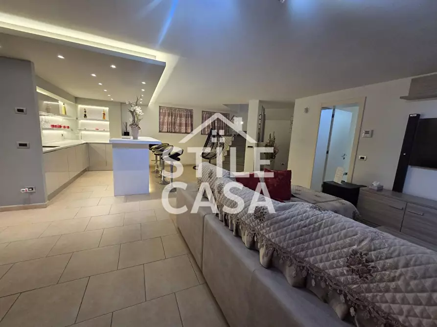 Immagine 5 di Villa in vendita  a Capannori