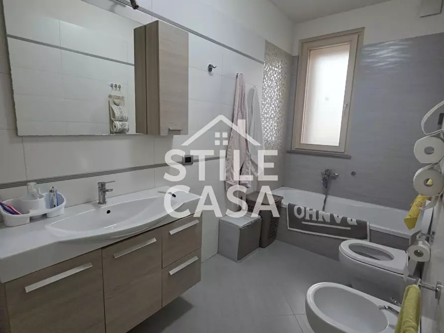 Immagine 28 di Villa in vendita  a Capannori