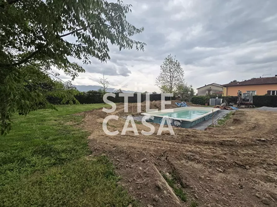 Immagine 33 di Villa in vendita  a Capannori