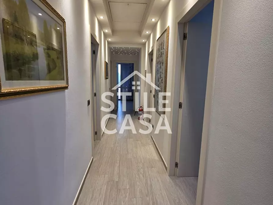 Immagine 62 di Villa in vendita  a Capannori
