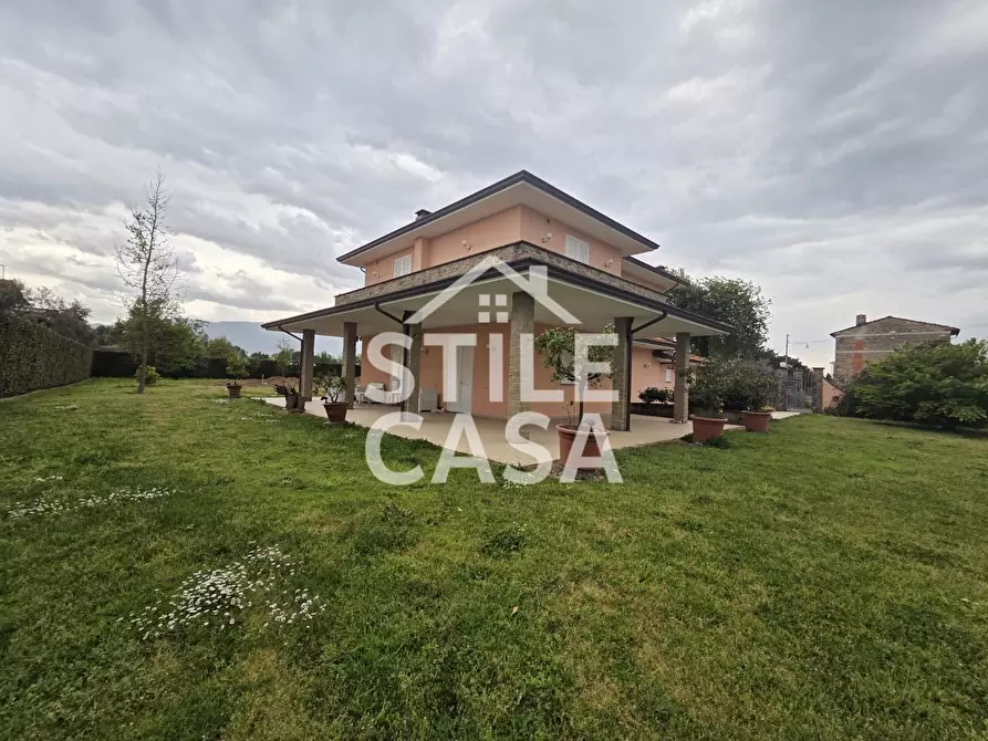 Immagine 42 di Villa in vendita  a Capannori