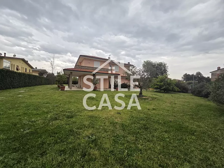 Immagine 43 di Villa in vendita  a Capannori