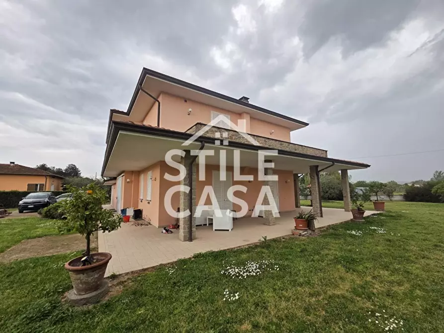 Immagine 1 di Villa in vendita  a Capannori