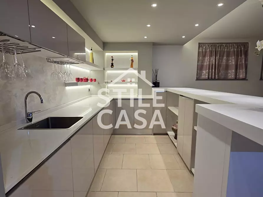 Immagine 49 di Villa in vendita  a Capannori