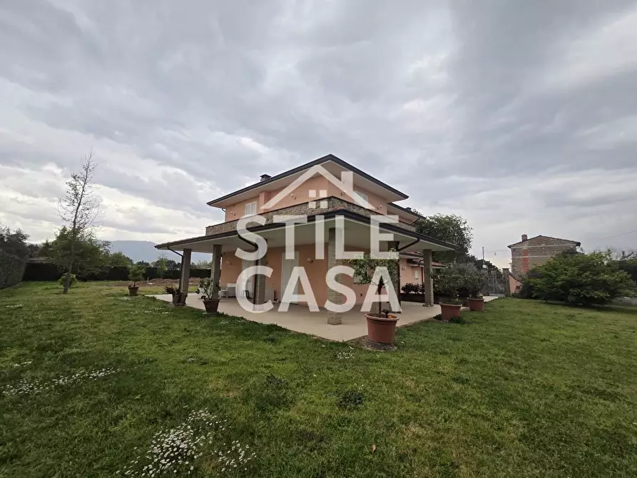 Immagine 16 di Villa in vendita  a Capannori