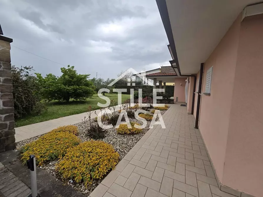 Immagine 27 di Villa in vendita  a Capannori