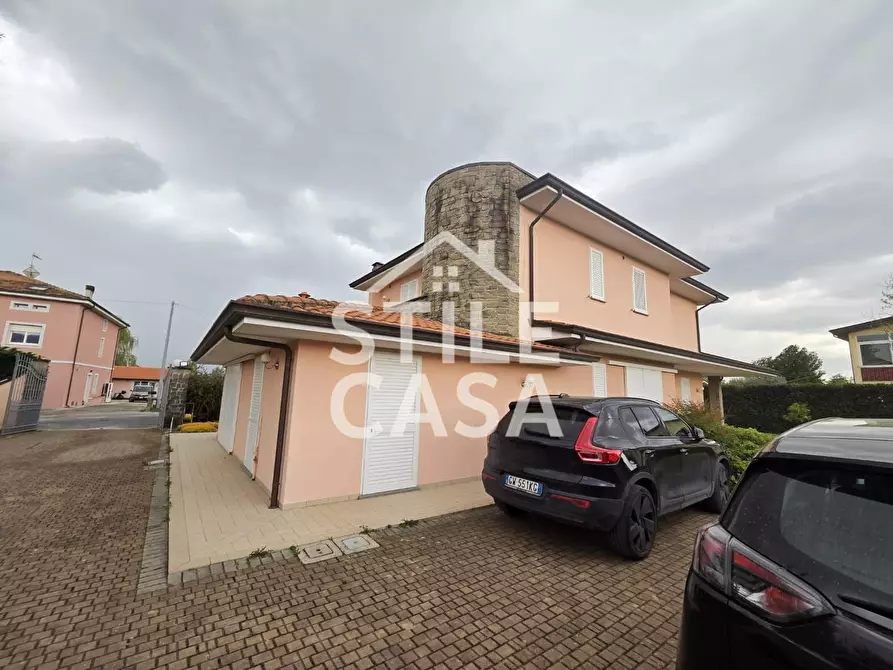 Immagine 29 di Villa in vendita  a Capannori
