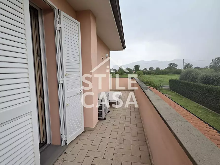 Immagine 6 di Villa in vendita  a Capannori