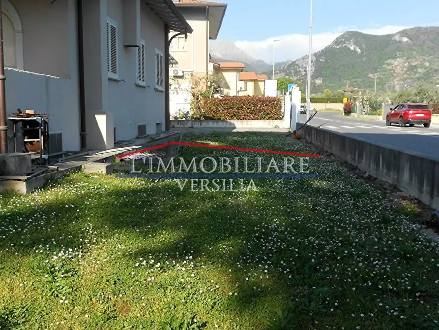 Immagine 47 di Casa bifamiliare in vendita  a Seravezza