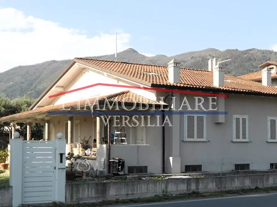 Immagine 9 di Casa bifamiliare in vendita  a Seravezza
