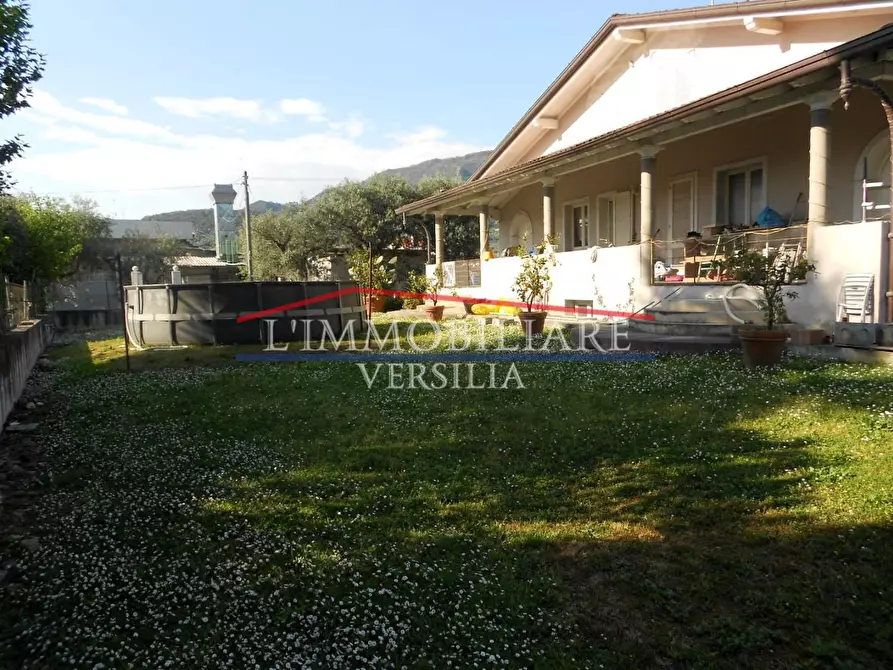 Immagine 2 di Casa bifamiliare in vendita  a Seravezza