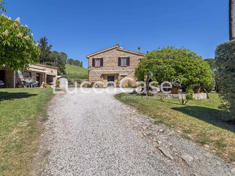 Immagine 2 di Casa colonica in vendita  a Volterra