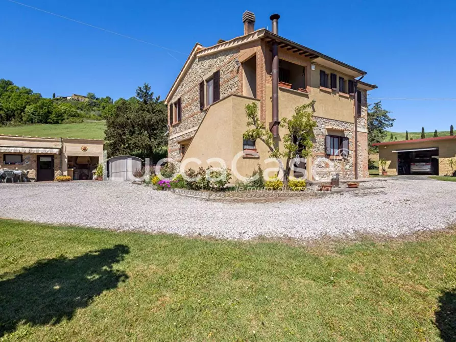 Immagine 4 di Casa colonica in vendita  a Volterra