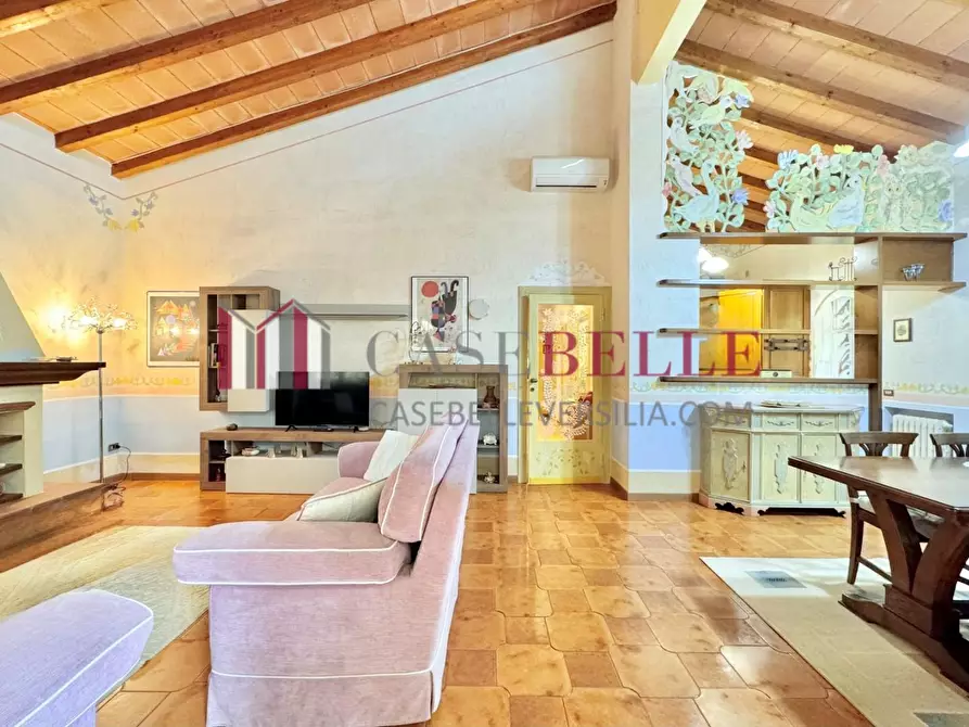 Immagine 2 di Casa indipendente in affitto  a Forte Dei Marmi