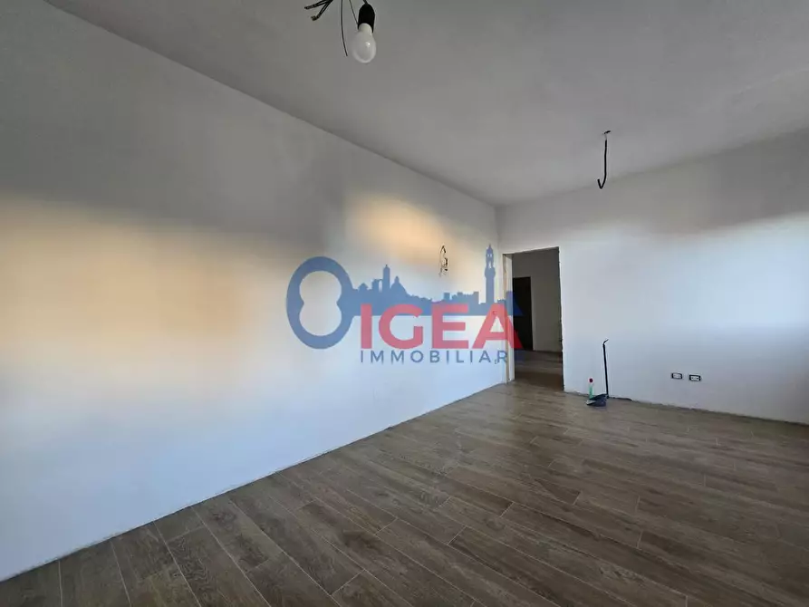 Immagine 2 di Appartamento in vendita  a Siena