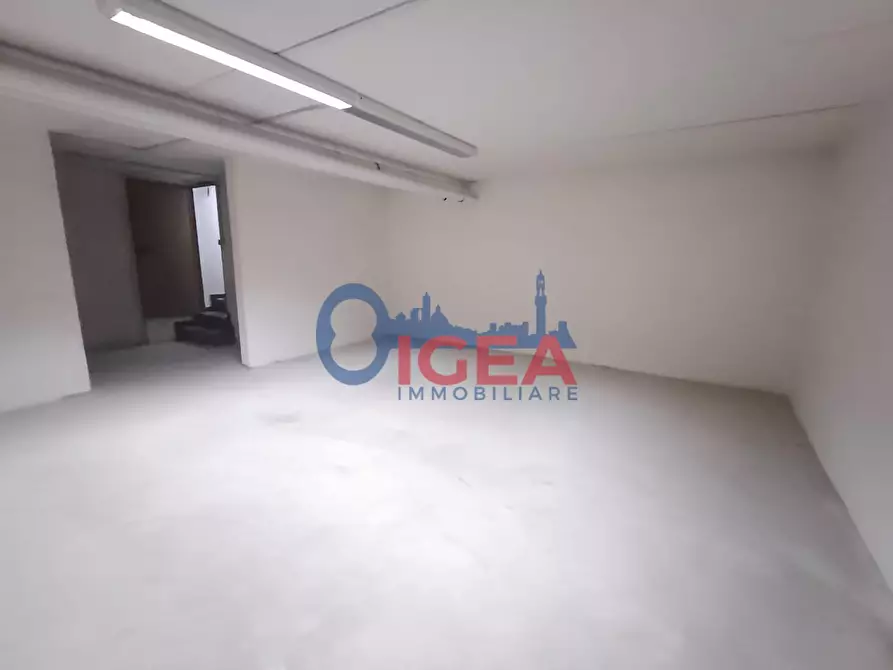 Immagine 24 di Ufficio in vendita  a Poggibonsi