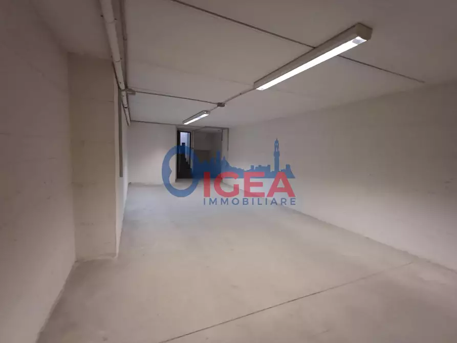 Immagine 29 di Ufficio in vendita  a Poggibonsi