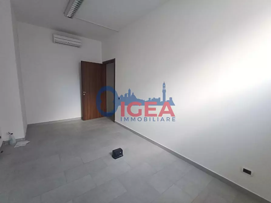 Immagine 19 di Ufficio in vendita  a Poggibonsi