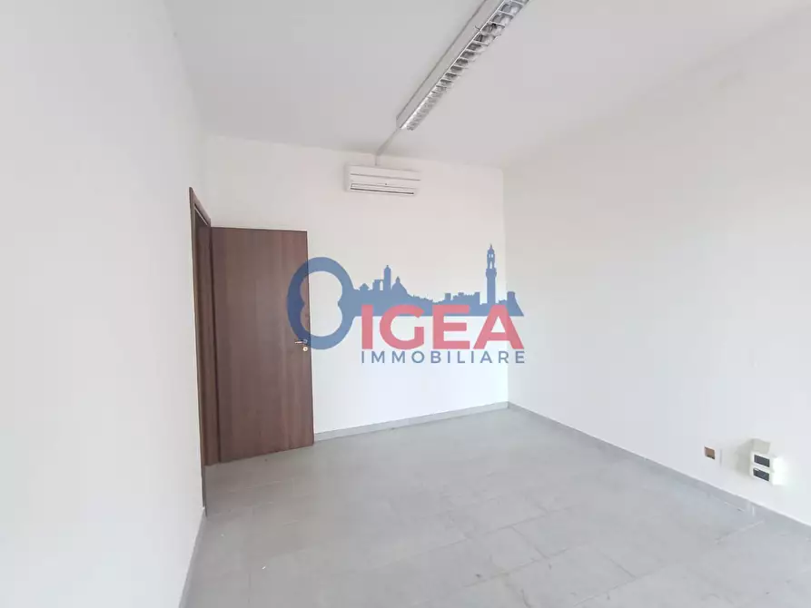 Immagine 9 di Ufficio in vendita  a Poggibonsi