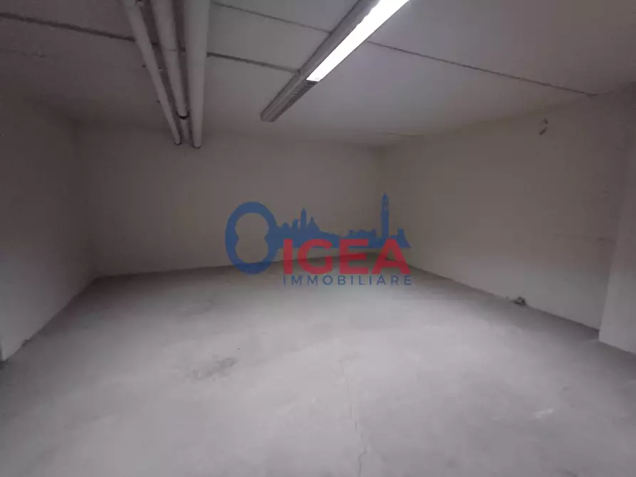 Immagine 25 di Ufficio in vendita  a Poggibonsi