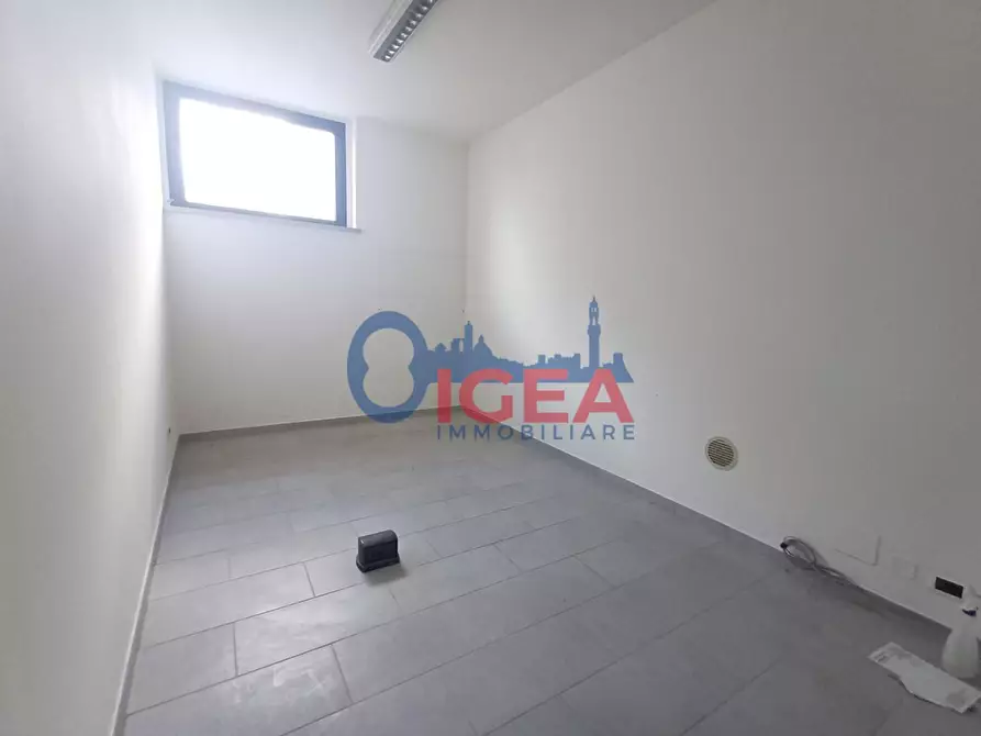 Immagine 20 di Ufficio in vendita  a Poggibonsi