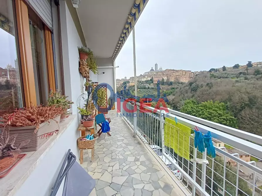 Immagine 18 di Appartamento in vendita  a Siena