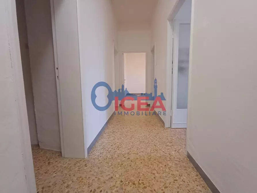 Immagine 4 di Appartamento in vendita  a Siena