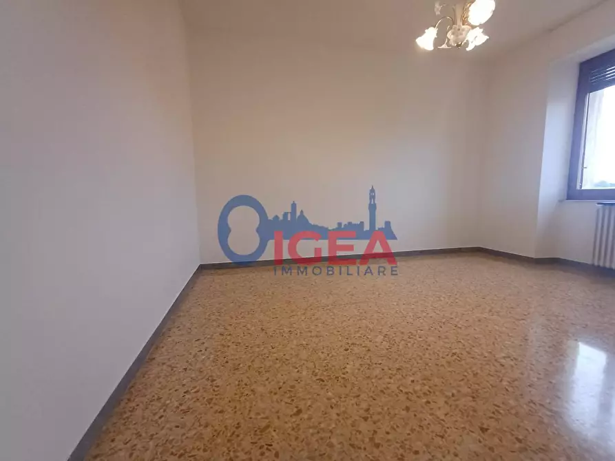 Immagine 12 di Appartamento in vendita  a Siena