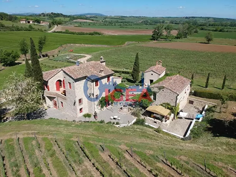 Immagine 1 di Casa colonica in vendita  a Colle Di Val D'elsa