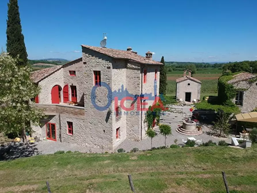 Immagine 2 di Casa colonica in vendita  a Colle Di Val D'elsa