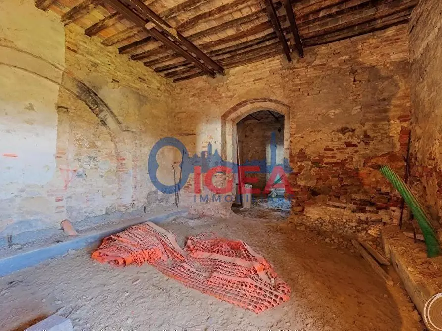 Immagine 38 di Casa colonica in vendita  a Torrita Di Siena