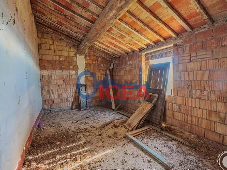 Immagine 39 di Casa colonica in vendita  a Torrita Di Siena
