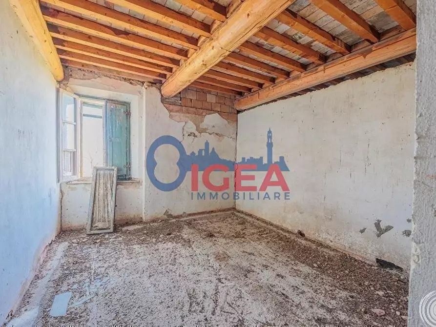 Immagine 23 di Casa colonica in vendita  a Torrita Di Siena