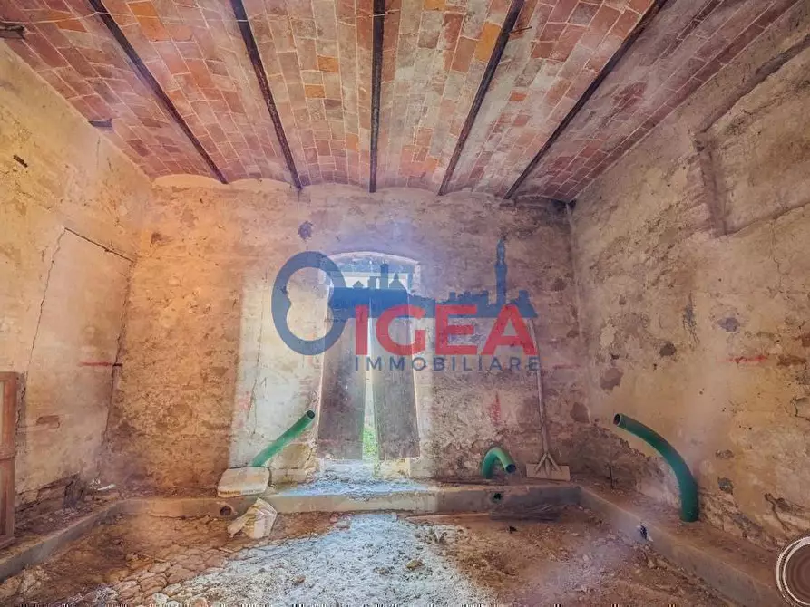 Immagine 22 di Casa colonica in vendita  a Torrita Di Siena